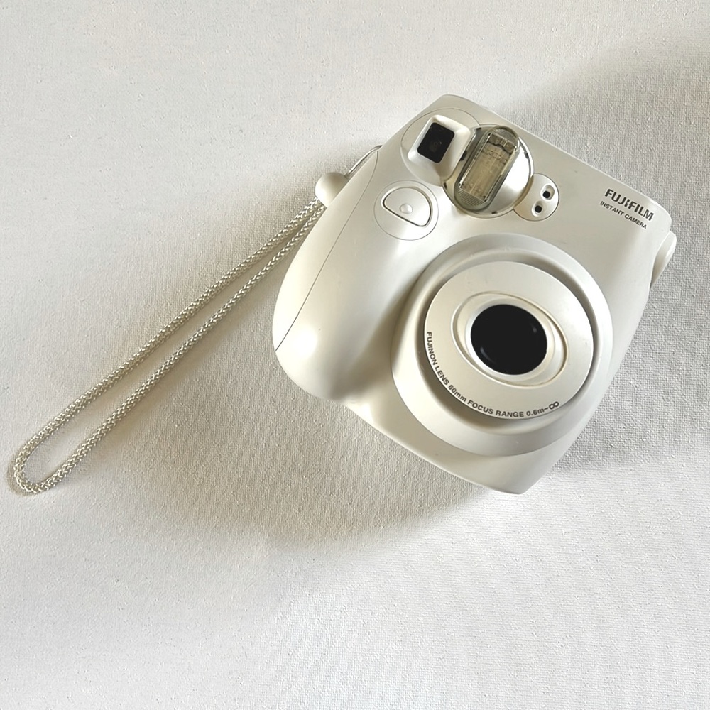 Fujifilm Instax mini 7S Polaroid camera + 1 film pack